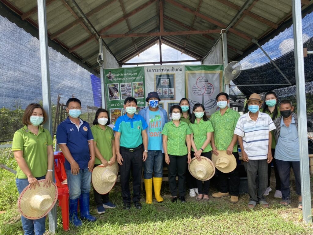 ดูงานวิสาหกิจชุมชนกลุ่มผู้เลี้ยงปูนาตำบลหารแก้ว