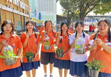 เกษตรสารภี มอบต้นกล้าพืชผักและเมล็ดพันธุ์ผัก ให้แก่โรงเรียนท่าต้นกวาว